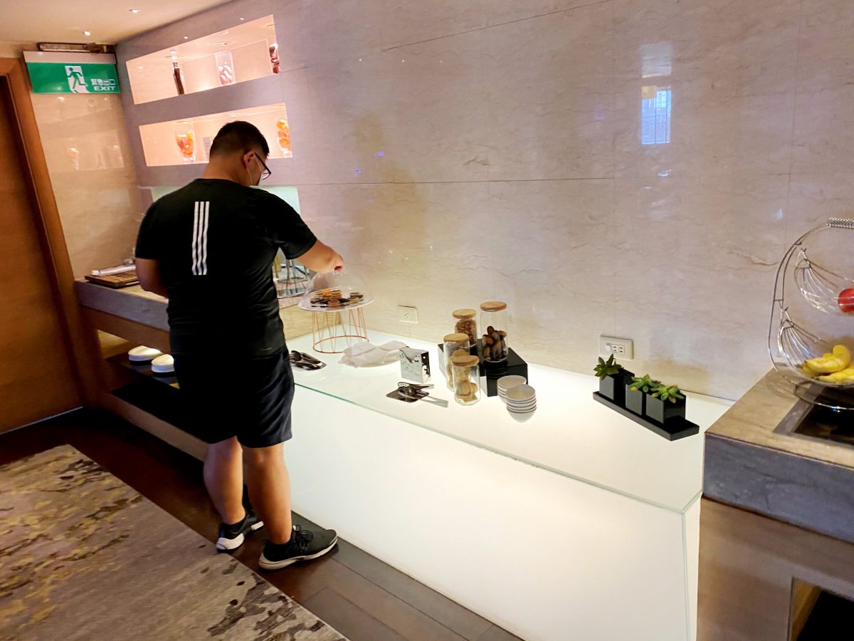 台北喜來登行政酒廊下午茶時間提供簡單的麵包及西點。